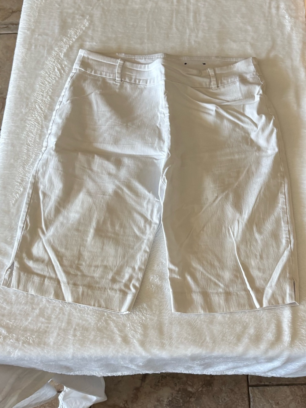 Attyre women’s White Flat-Front Casual Shorts